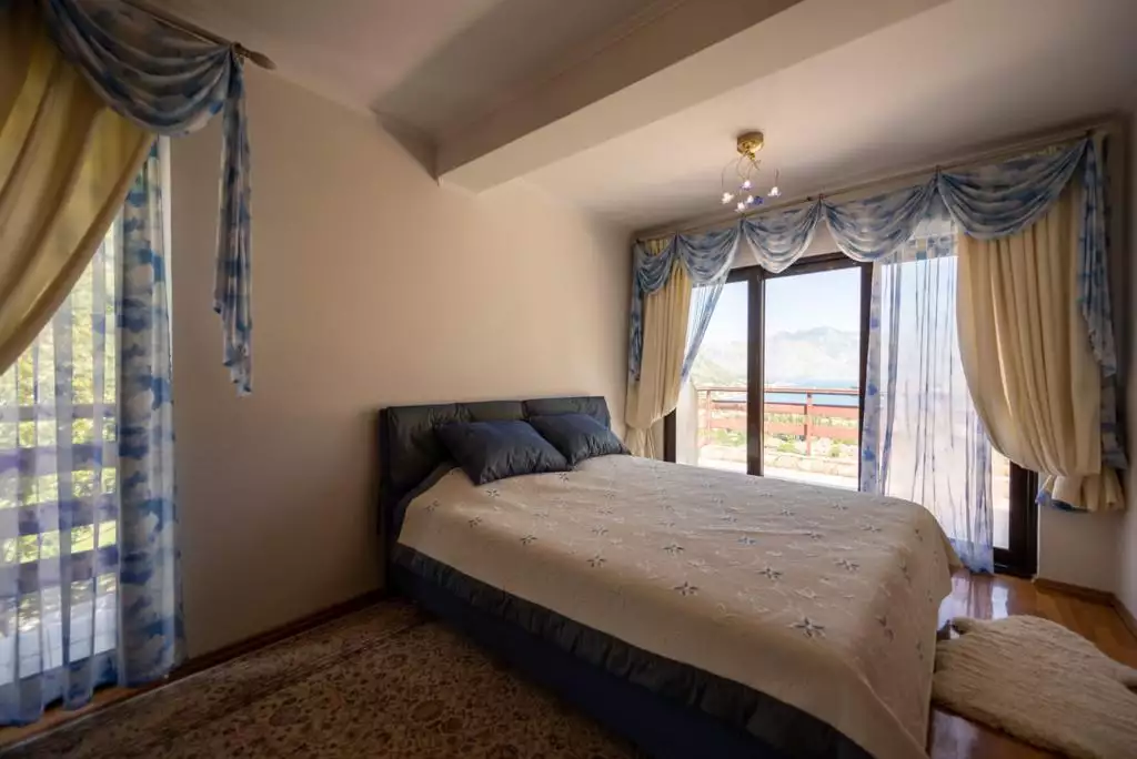 House 400m² in Montenegro, Kotor. Priced at 800000€ rent photo-25