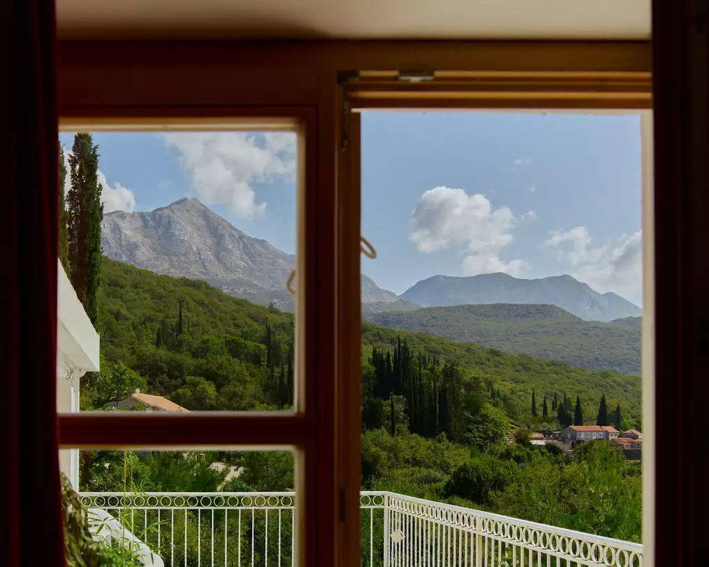 House 335m² in Montenegro, Herceg Novi. Priced at 420000€ rent photo-13