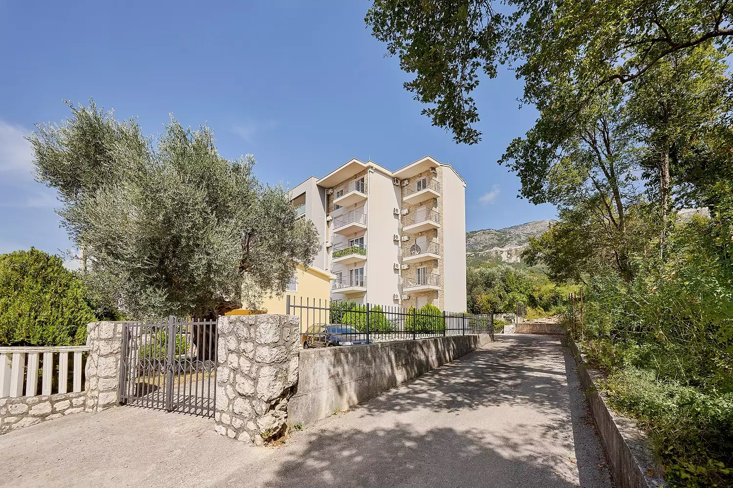 Flat 98m² in Montenegro, Becici. Priced at 246000€ rent photo-1