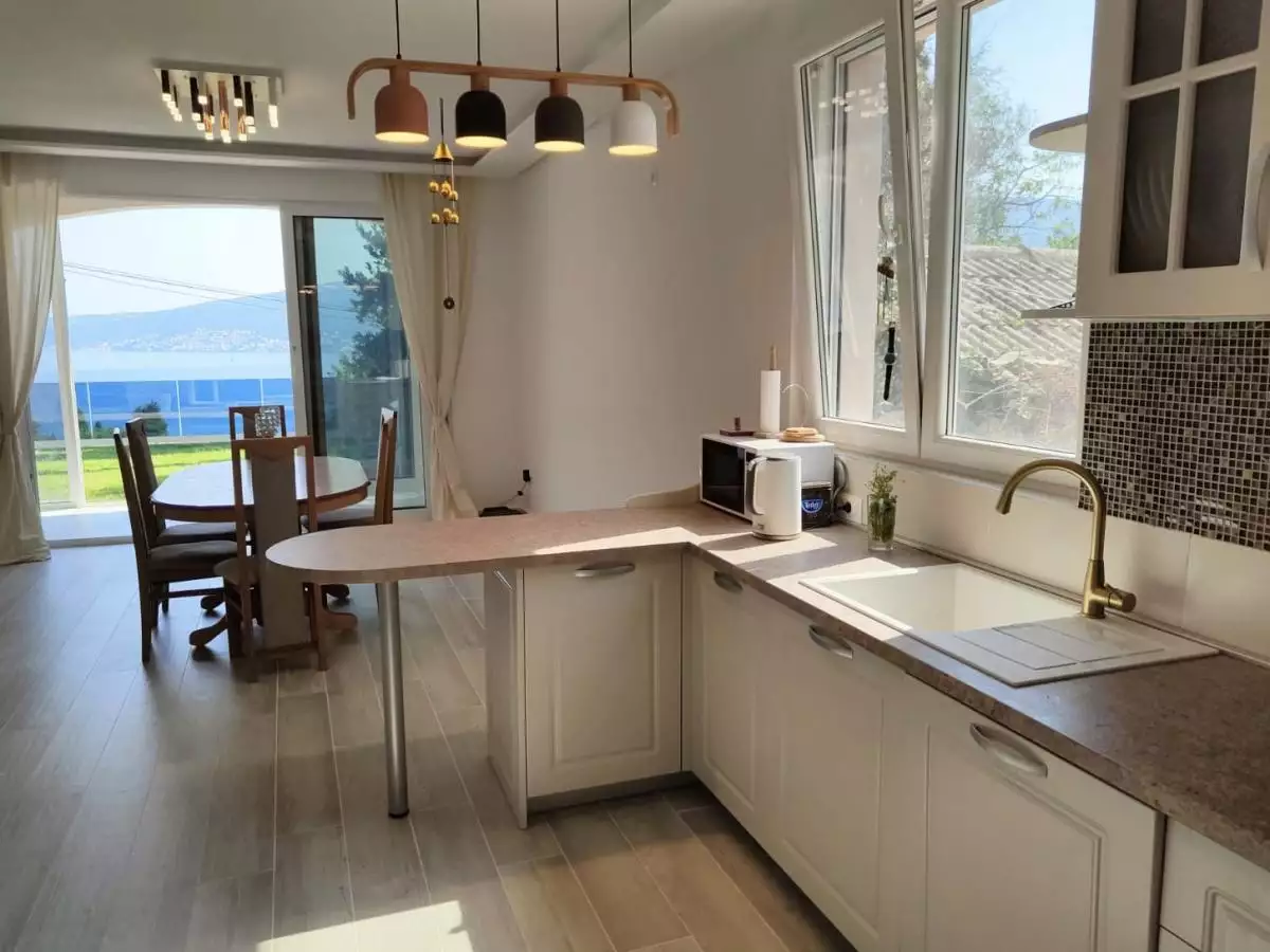 House 300m² in Montenegro, Baosici. Priced at 740000€ rent photo-2