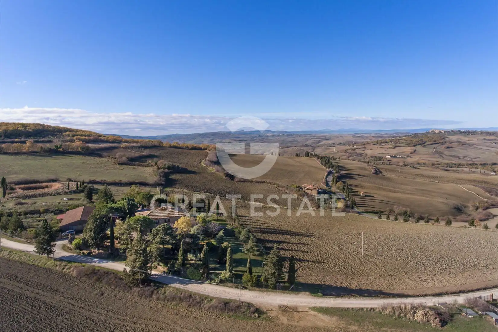 House 868m² in Italy, Siena. Priced at 1800000€ rent photo-3