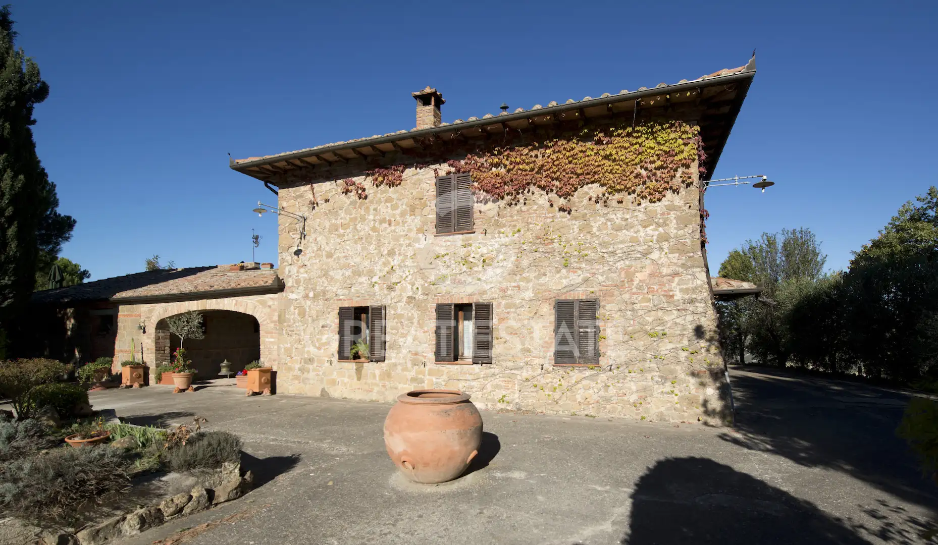 House 868m² in Italy, Siena. Priced at 1800000€ rent photo-8