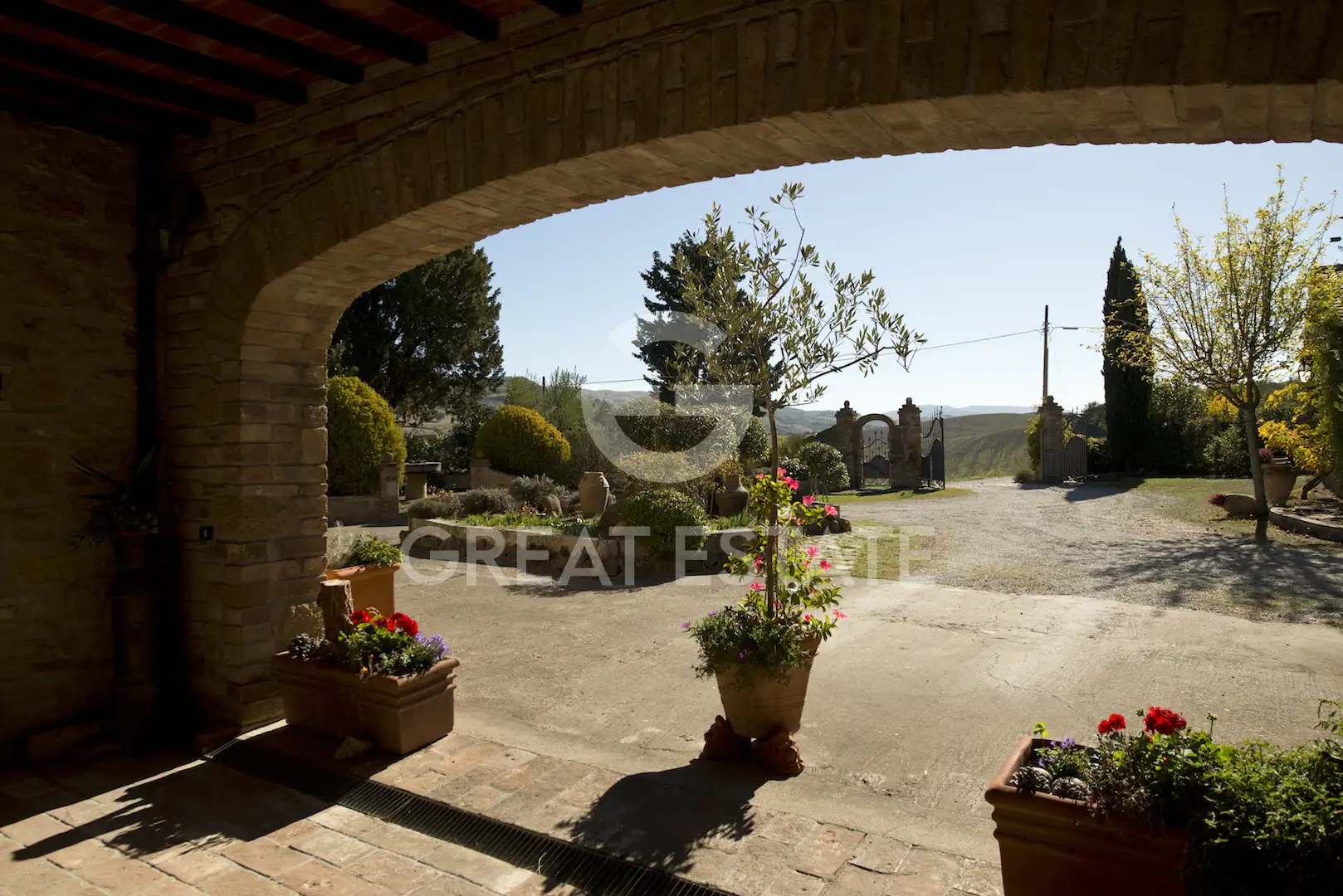 House 868m² in Italy, Siena. Priced at 1800000€ rent photo-9