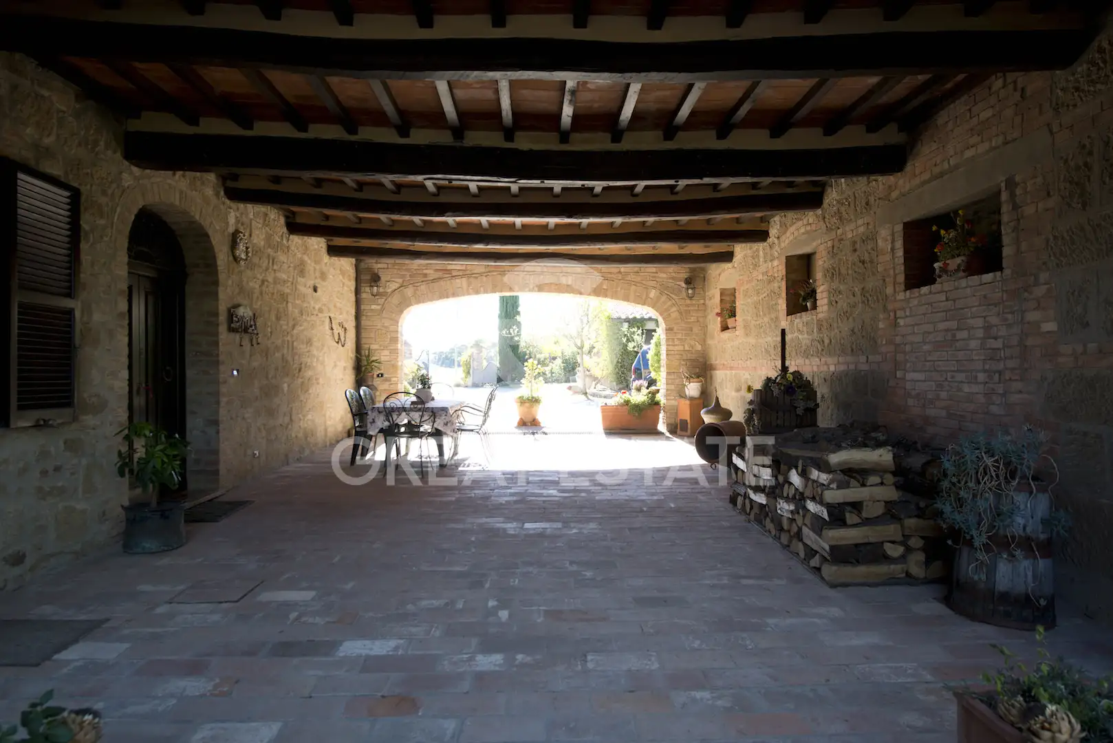 House 868m² in Italy, Siena. Priced at 1800000€ rent photo-12