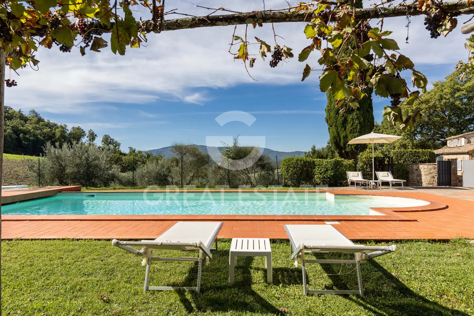 House 607m² in Italy, Siena. Priced at 995000€ rent photo-15