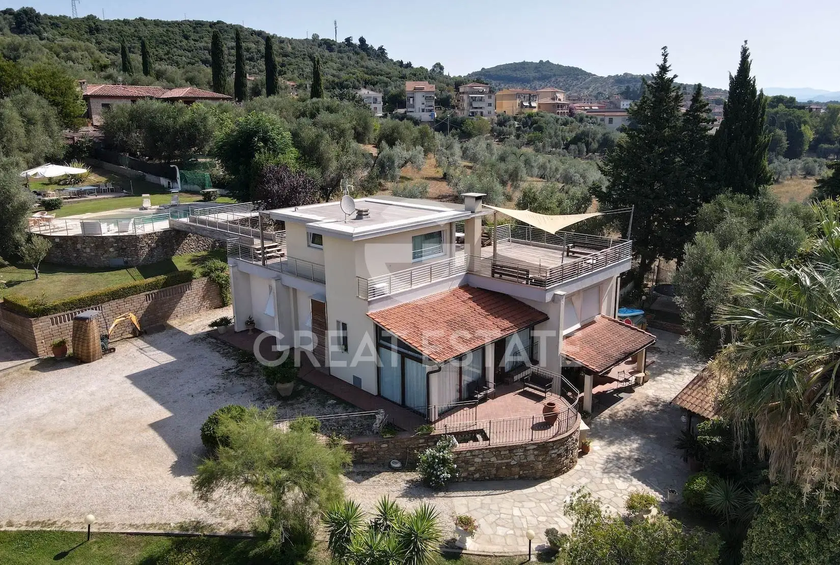 Villa 400m² in Italy, Livorno. Priced at 670000€ rent photo-14