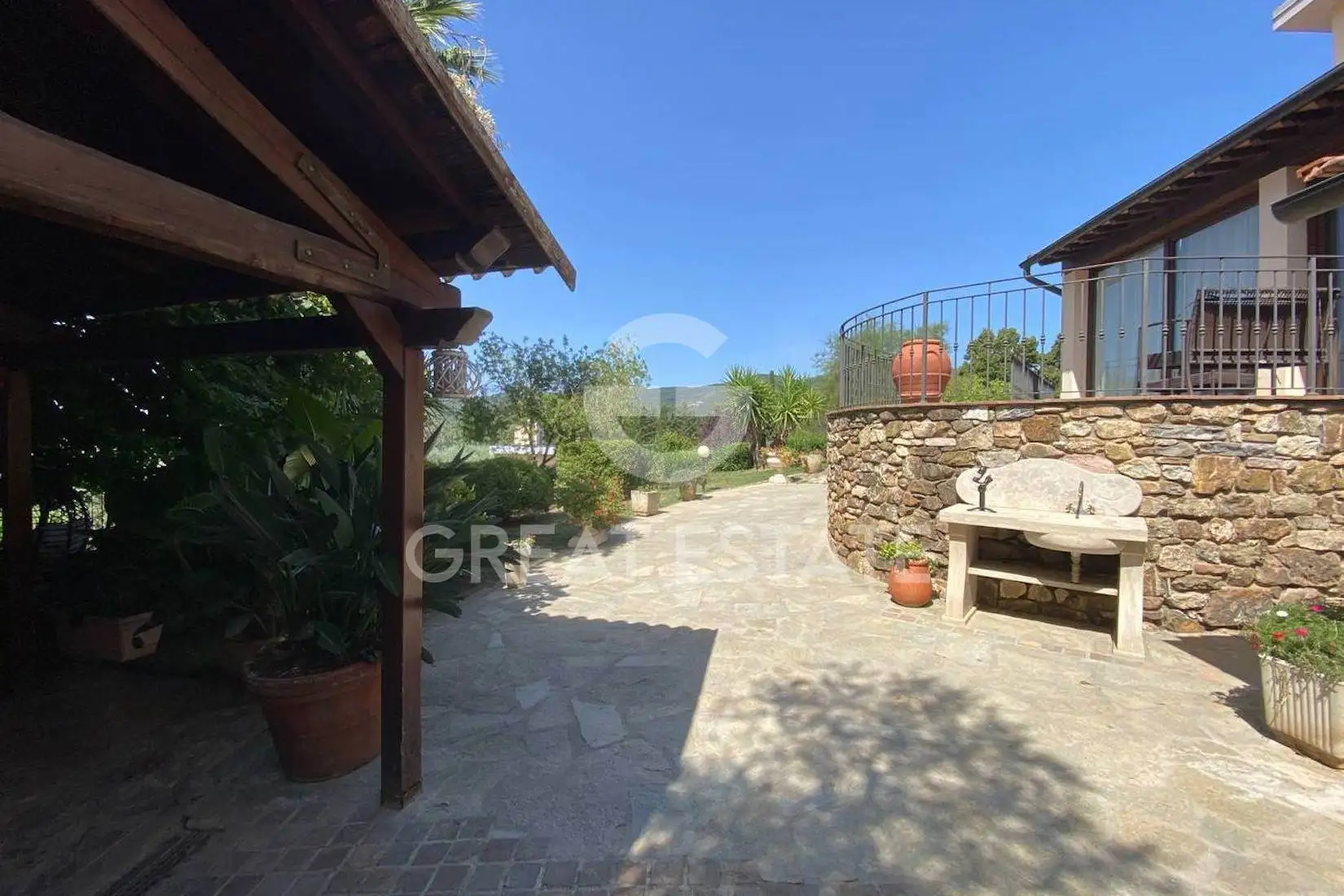 Villa 400m² in Italy, Livorno. Priced at 670000€ rent photo-9