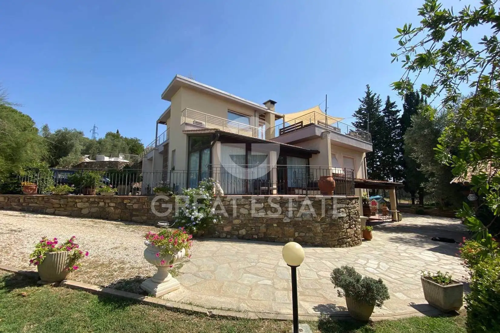 Villa 400m² in Italy, Livorno. Priced at 670000€ rent photo-15