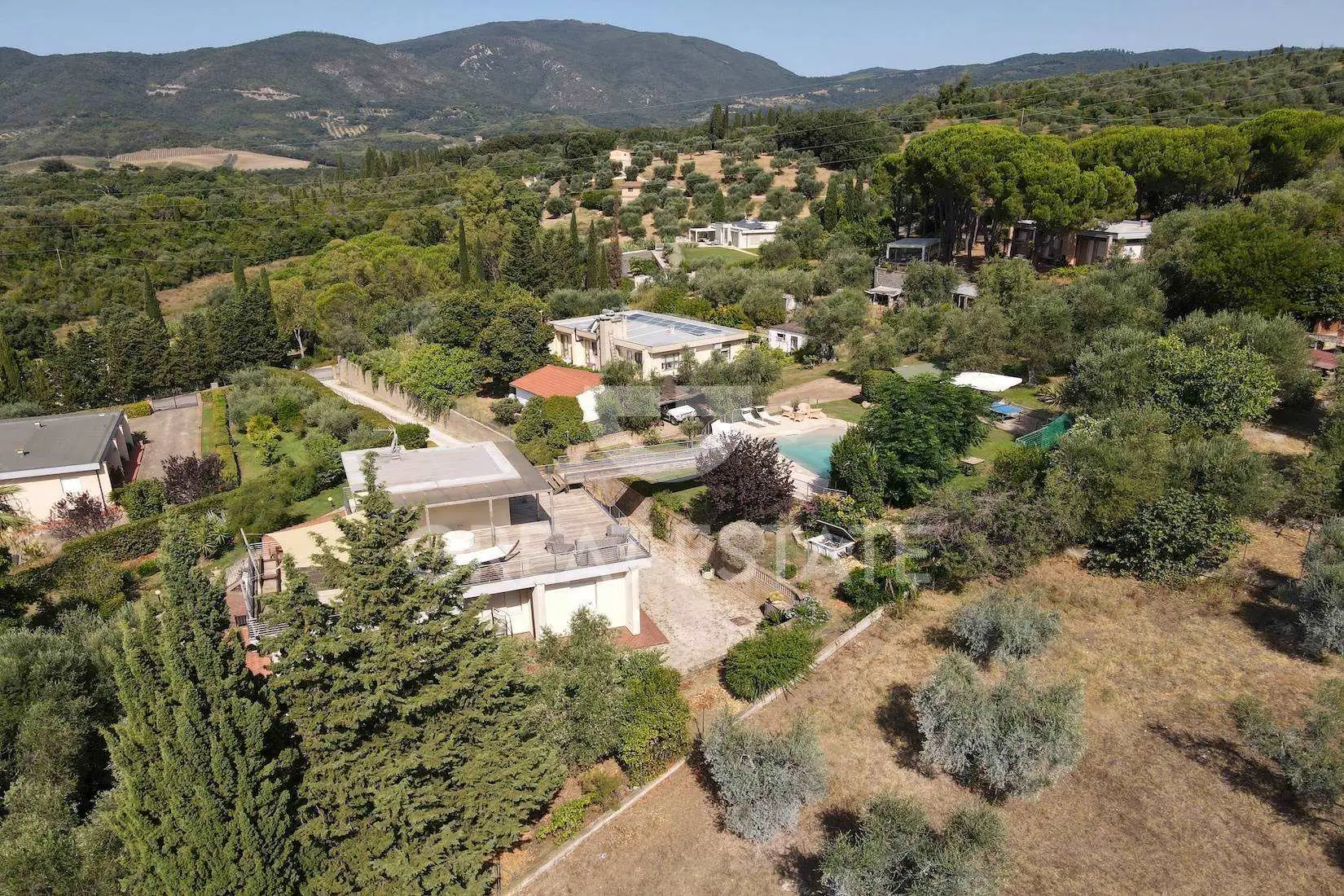 Villa 400m² in Italy, Livorno. Priced at 670000€ rent photo-1