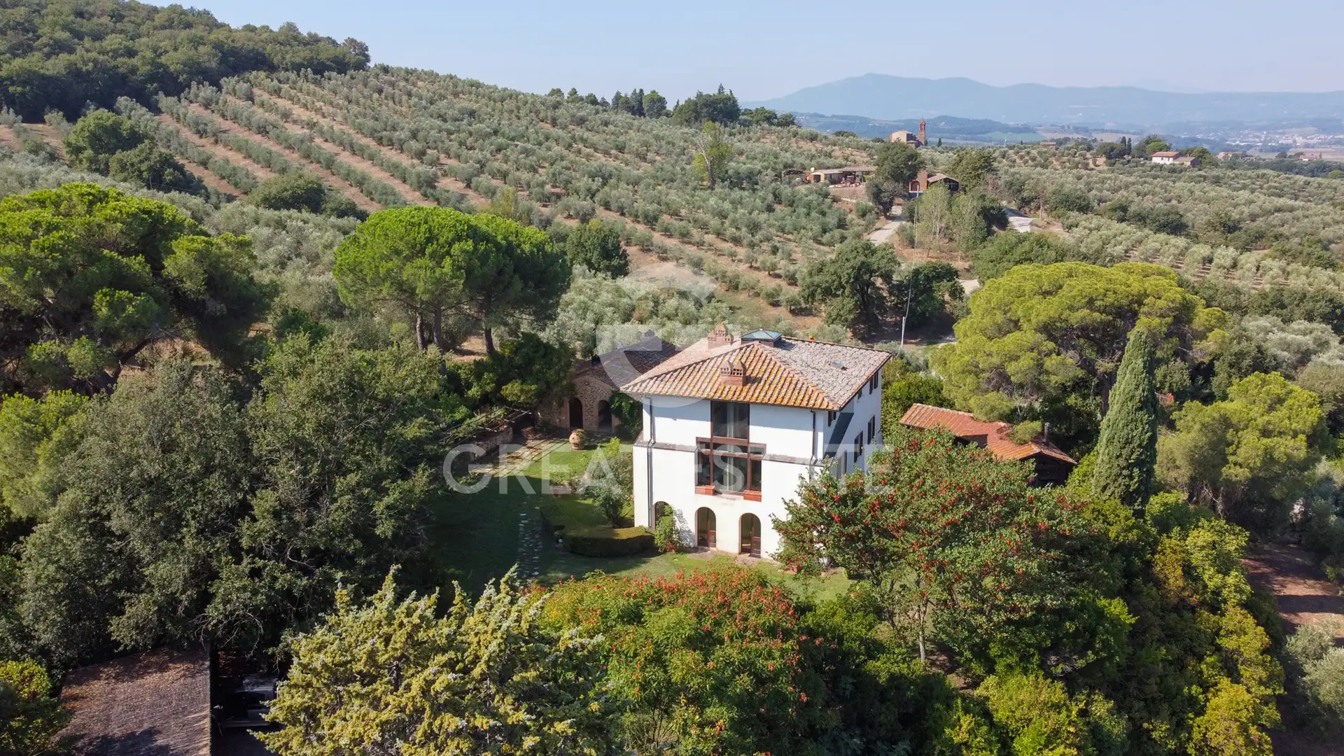 House 2883m² in Italy, Perugia. Priced at 5300000€ rent photo-2
