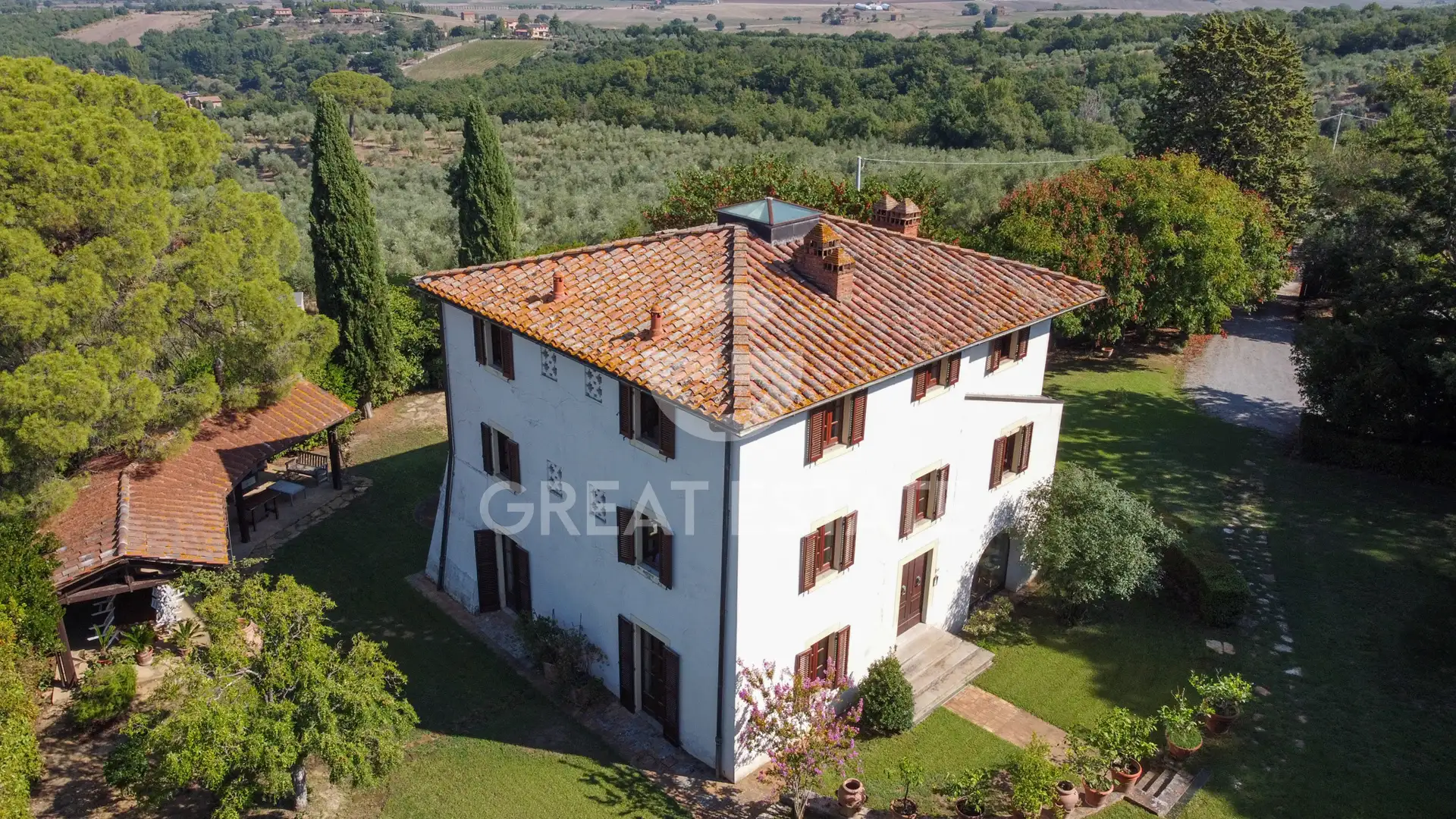 House 2883m² in Italy, Perugia. Priced at 5300000€ rent photo-4