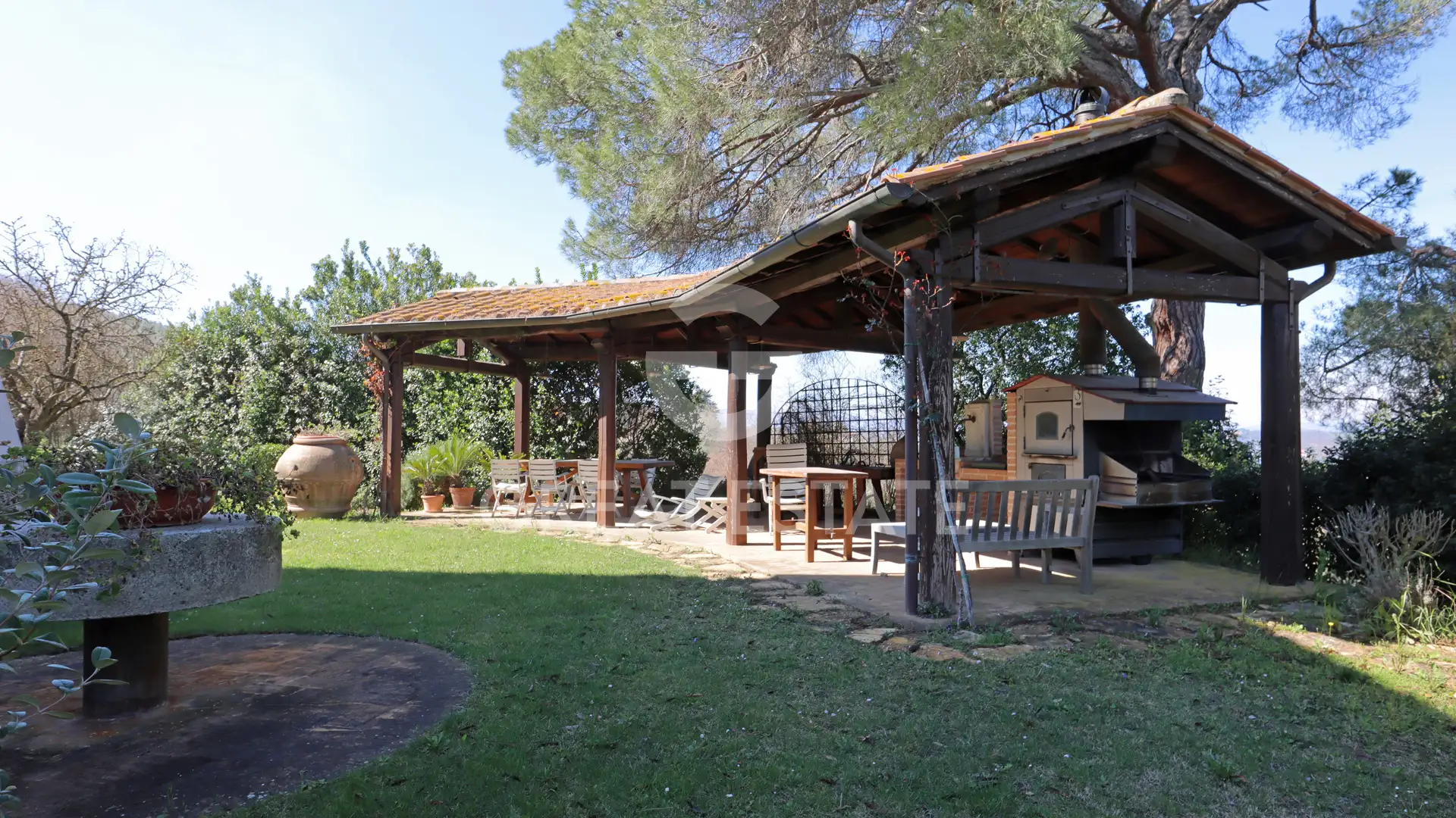 House 2883m² in Italy, Perugia. Priced at 5300000€ rent photo-12