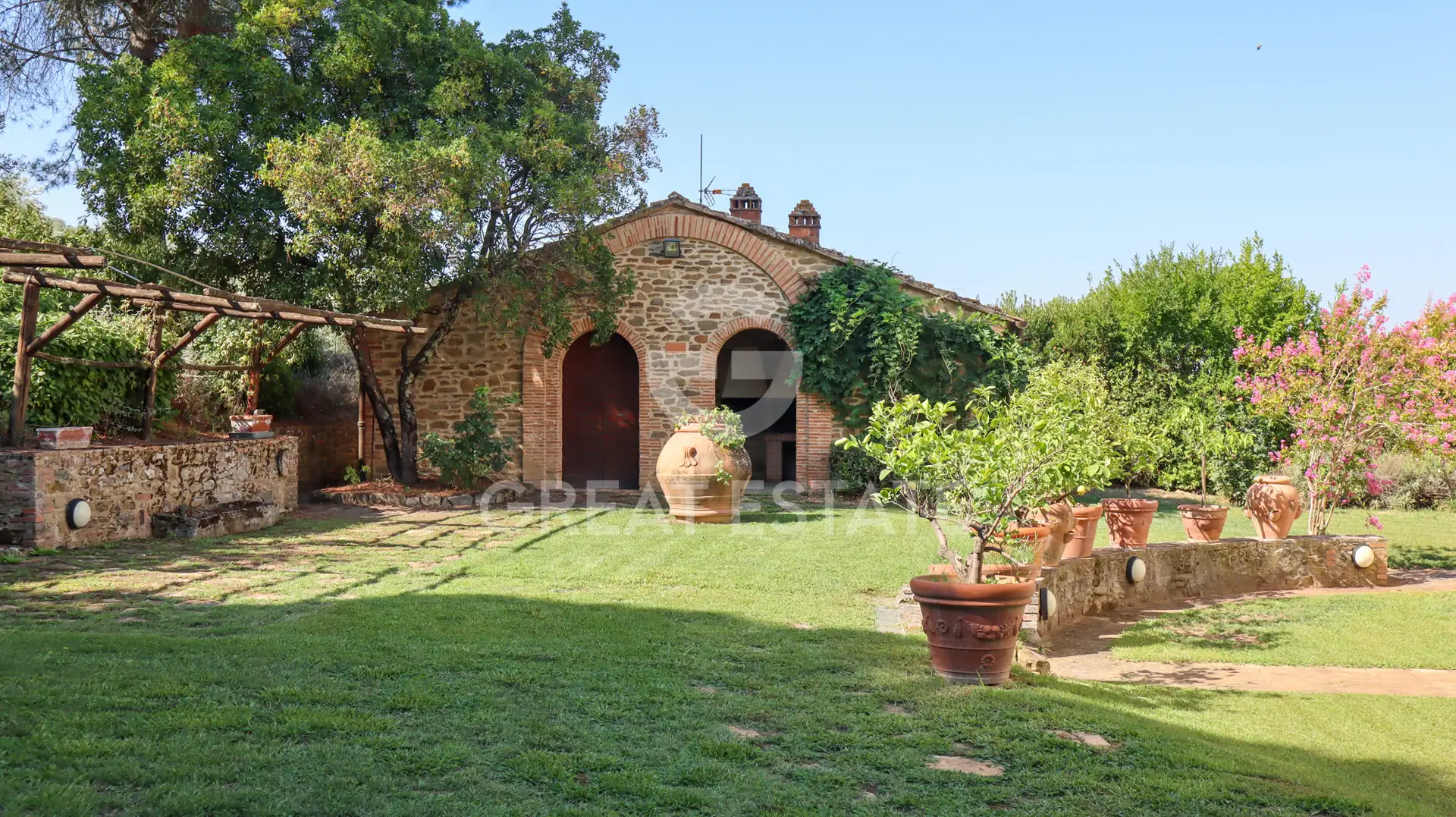 House 2883m² in Italy, Perugia. Priced at 5300000€ rent photo-15