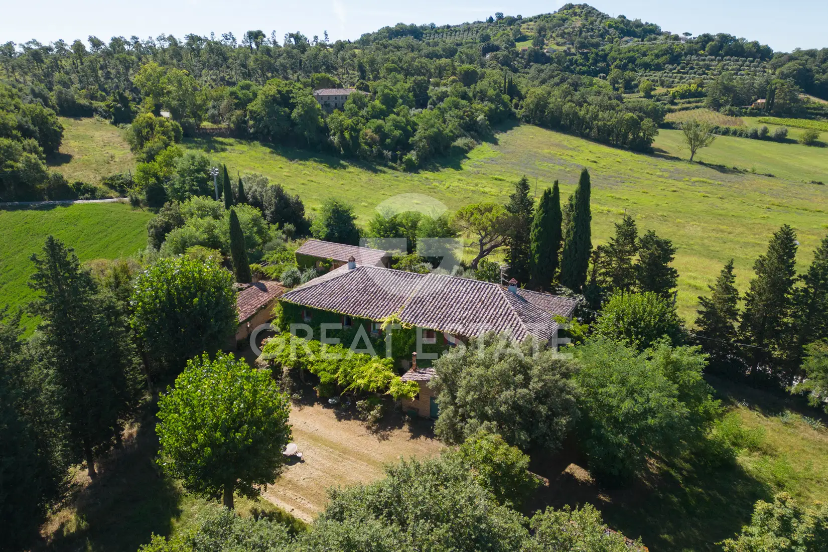 House 1272m² in Italy, Siena. Priced at 1290000€ rent photo-2