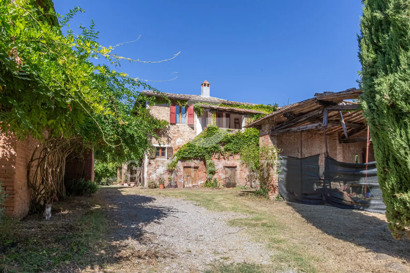 House 1272m² in Italy, Siena. Priced at 1290000€ rent photo-5