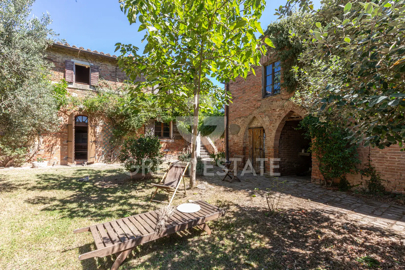 House 1272m² in Italy, Siena. Priced at 1290000€ rent photo-8