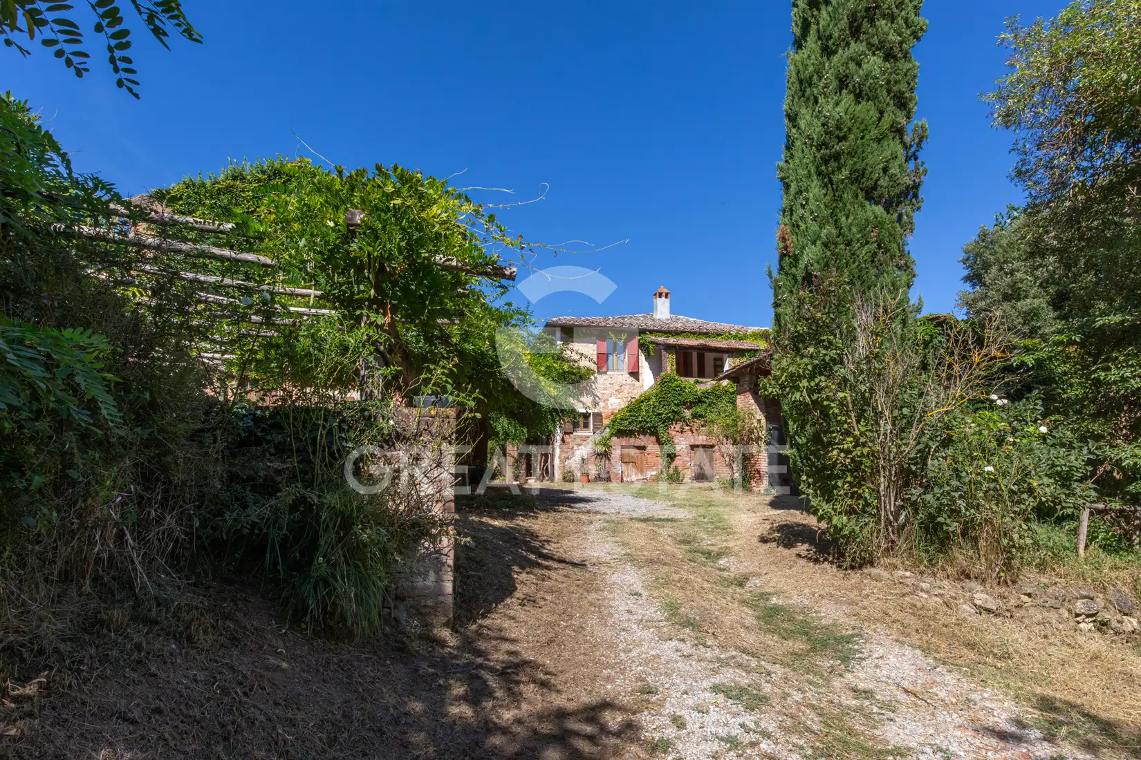 House 1272m² in Italy, Siena. Priced at 1290000€ rent photo-9