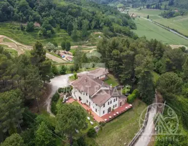 Buy in Italy for 1390000€