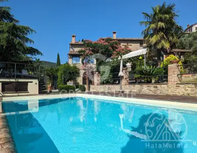 Buy in Italy for 1380000€