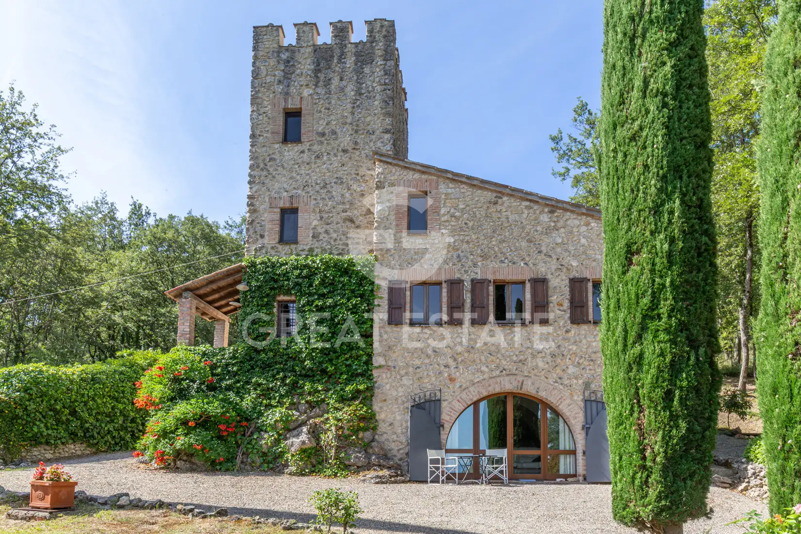 House 305m² in Italy, Siena. Priced at 675000€ rent photo-3