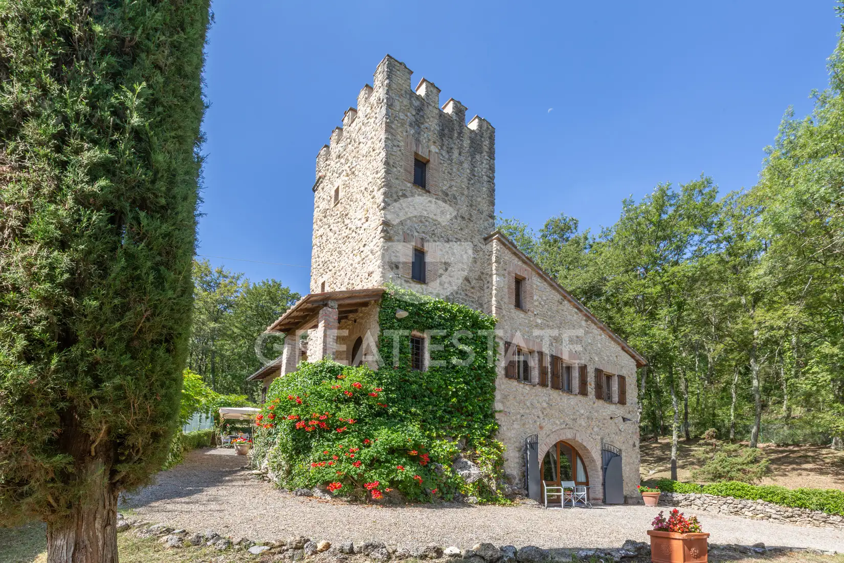 House 305m² in Italy, Siena. Priced at 675000€ rent photo-5