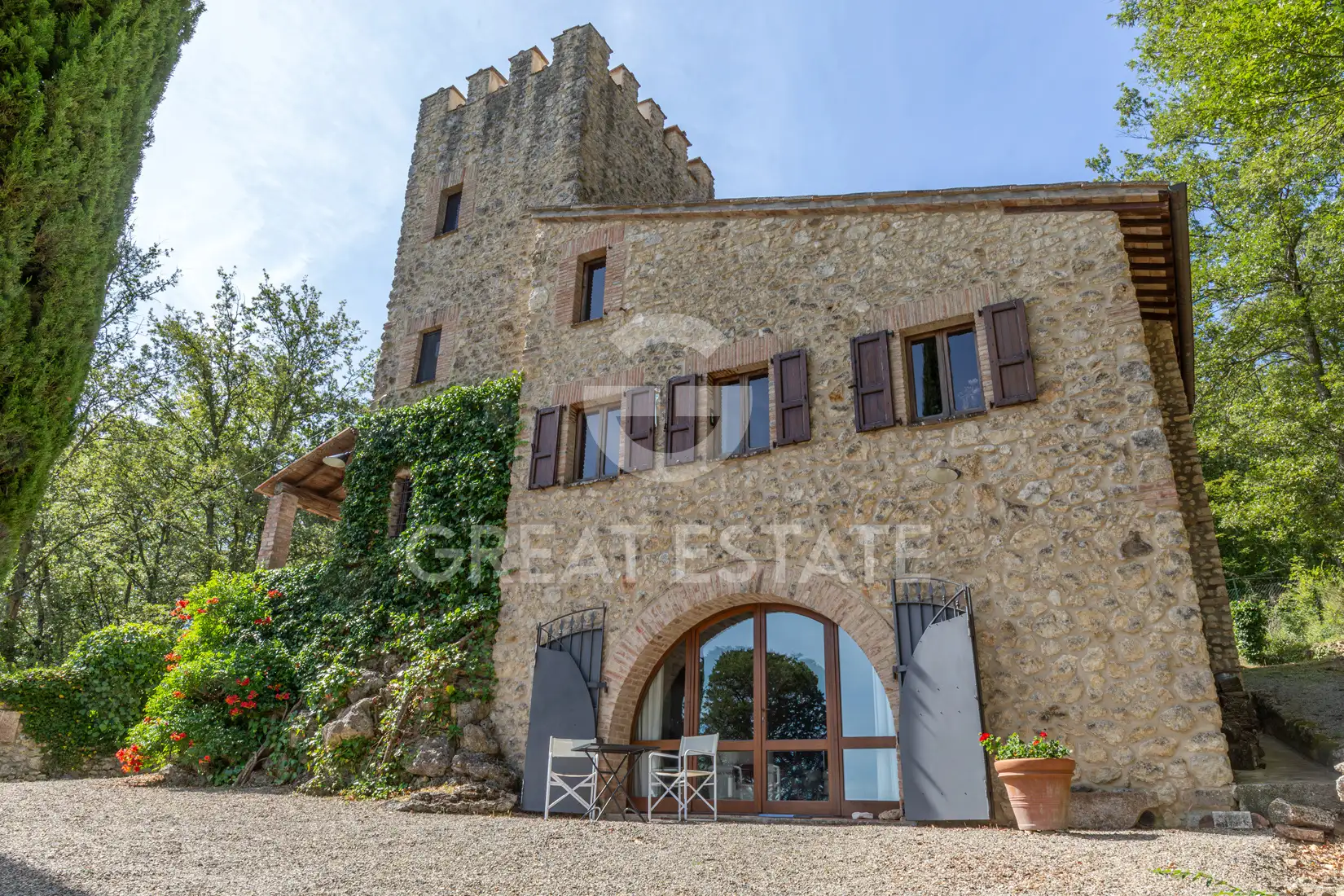 House 305m² in Italy, Siena. Priced at 675000€ rent photo-7