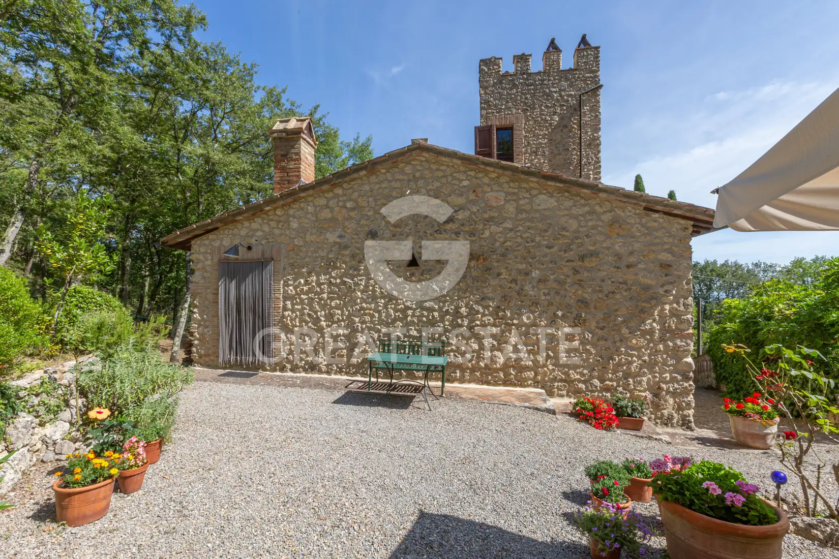 House 305m² in Italy, Siena. Priced at 675000€ rent photo-8