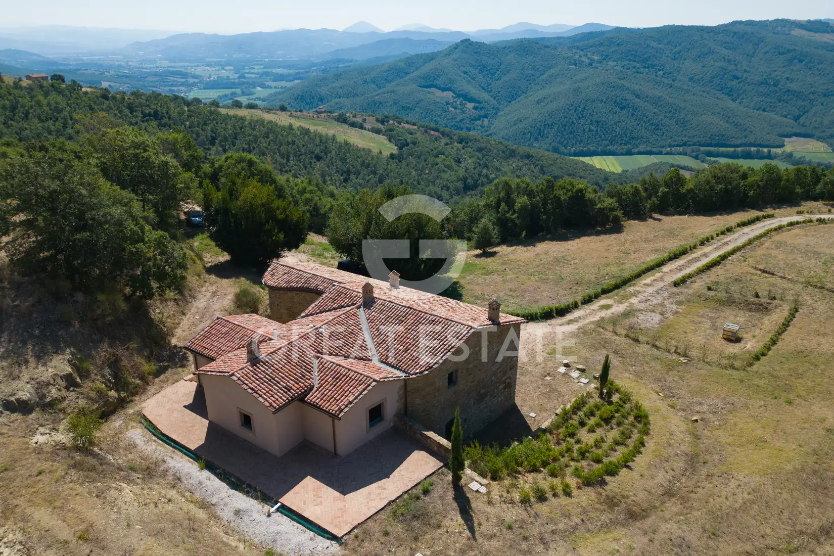 House 440m² in Italy, Perugia. Priced at 2000000€ rent photo-1
