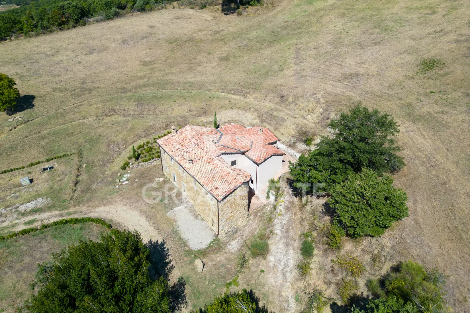 House 440m² in Italy, Perugia. Priced at 2000000€ rent photo-9