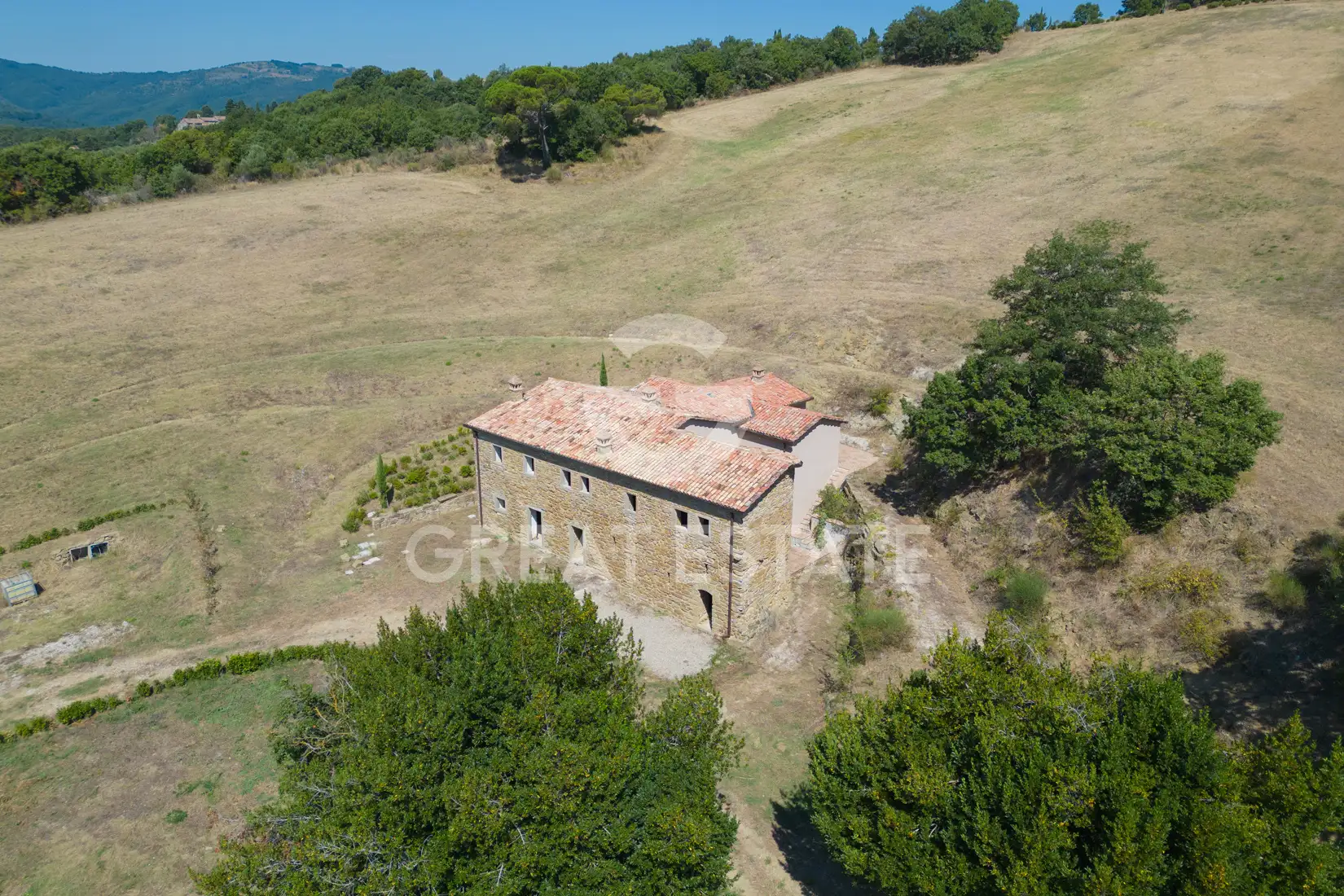 House 440m² in Italy, Perugia. Priced at 2000000€ rent photo-12