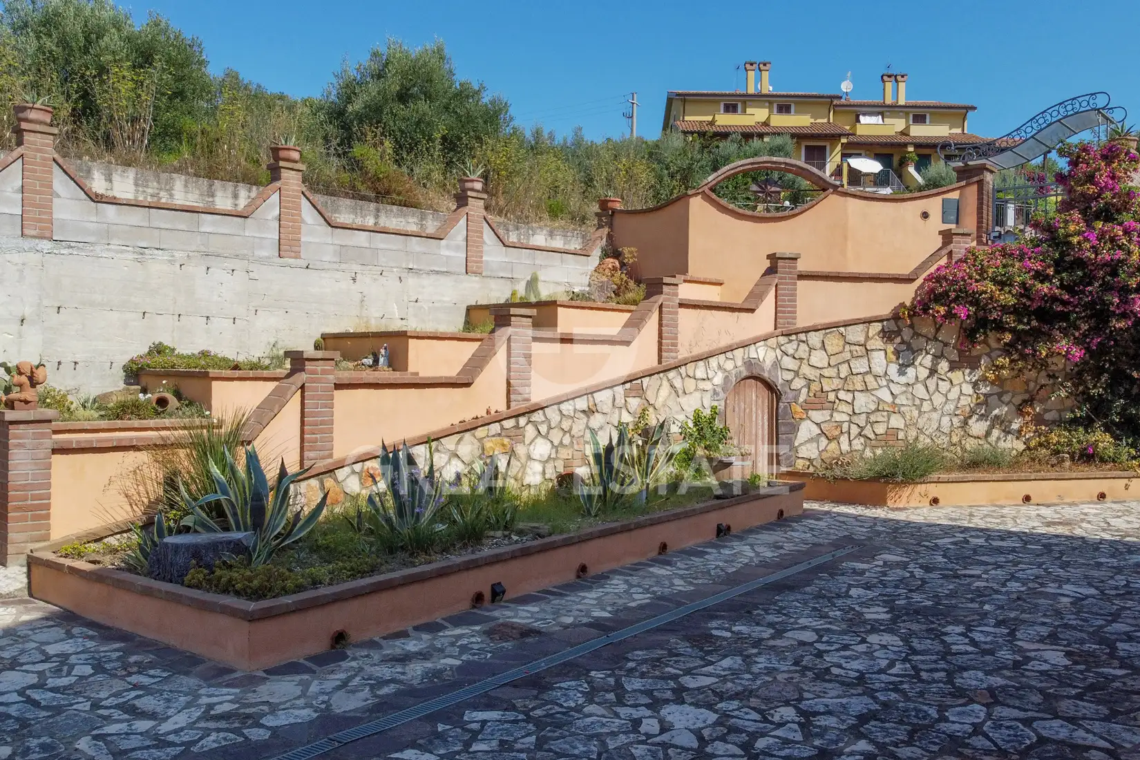House 601m² in Italy, Perugia. Priced at 650000€ rent photo-10