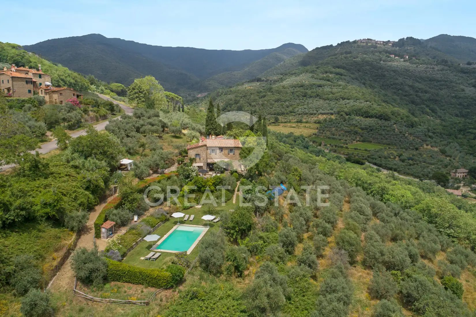 House 320m² in Italy, Arezzo. Priced at 1200000€ rent photo-1