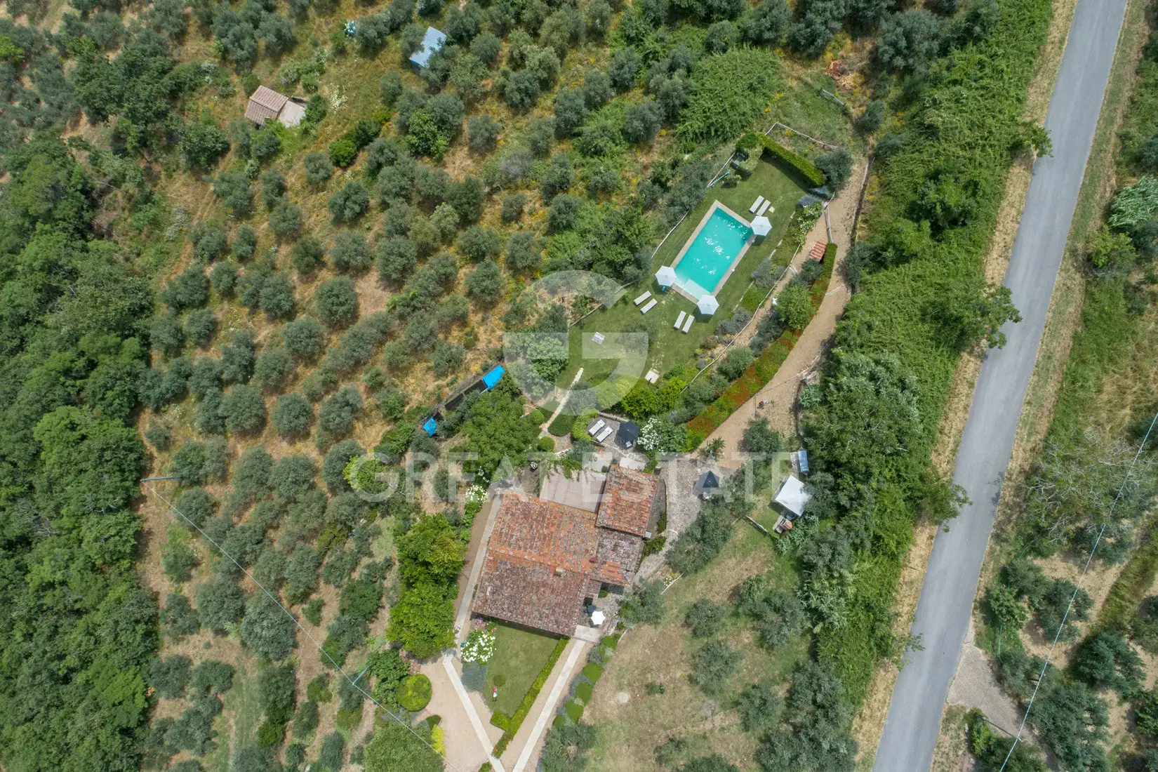 House 320m² in Italy, Arezzo. Priced at 1200000€ rent photo-4