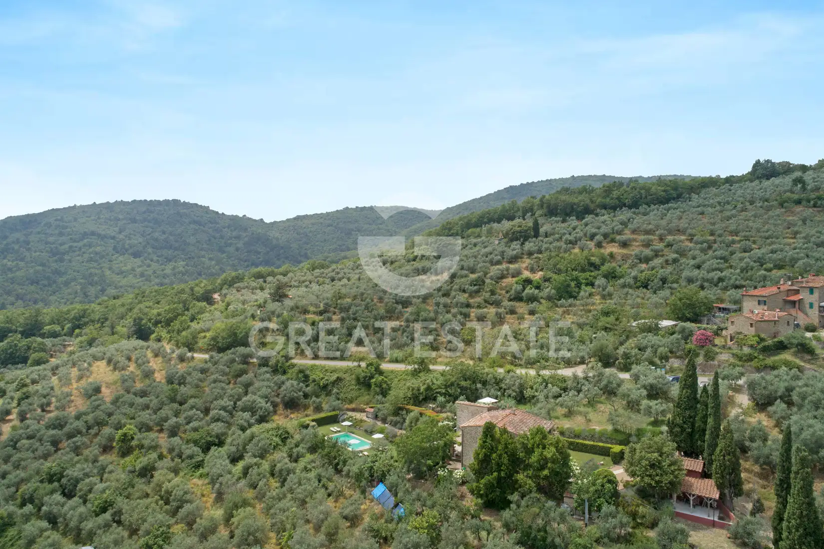House 320m² in Italy, Arezzo. Priced at 1200000€ rent photo-6