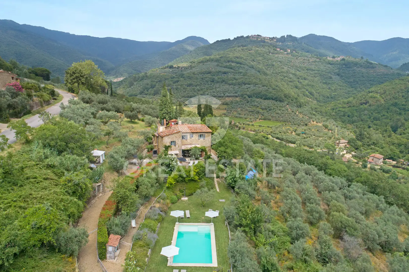 House 320m² in Italy, Arezzo. Priced at 1200000€ rent photo-7