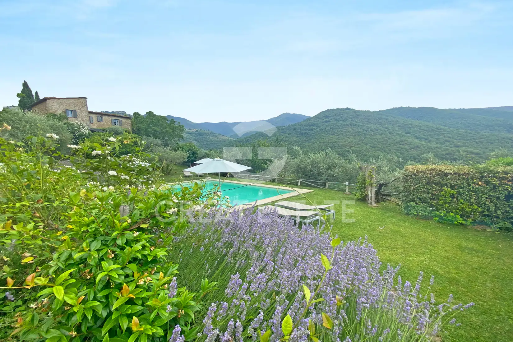 House 320m² in Italy, Arezzo. Priced at 1200000€ rent photo-8
