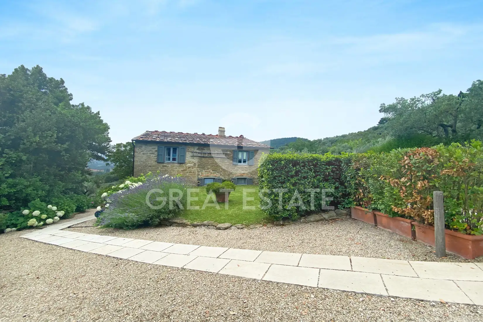 House 320m² in Italy, Arezzo. Priced at 1200000€ rent photo-9