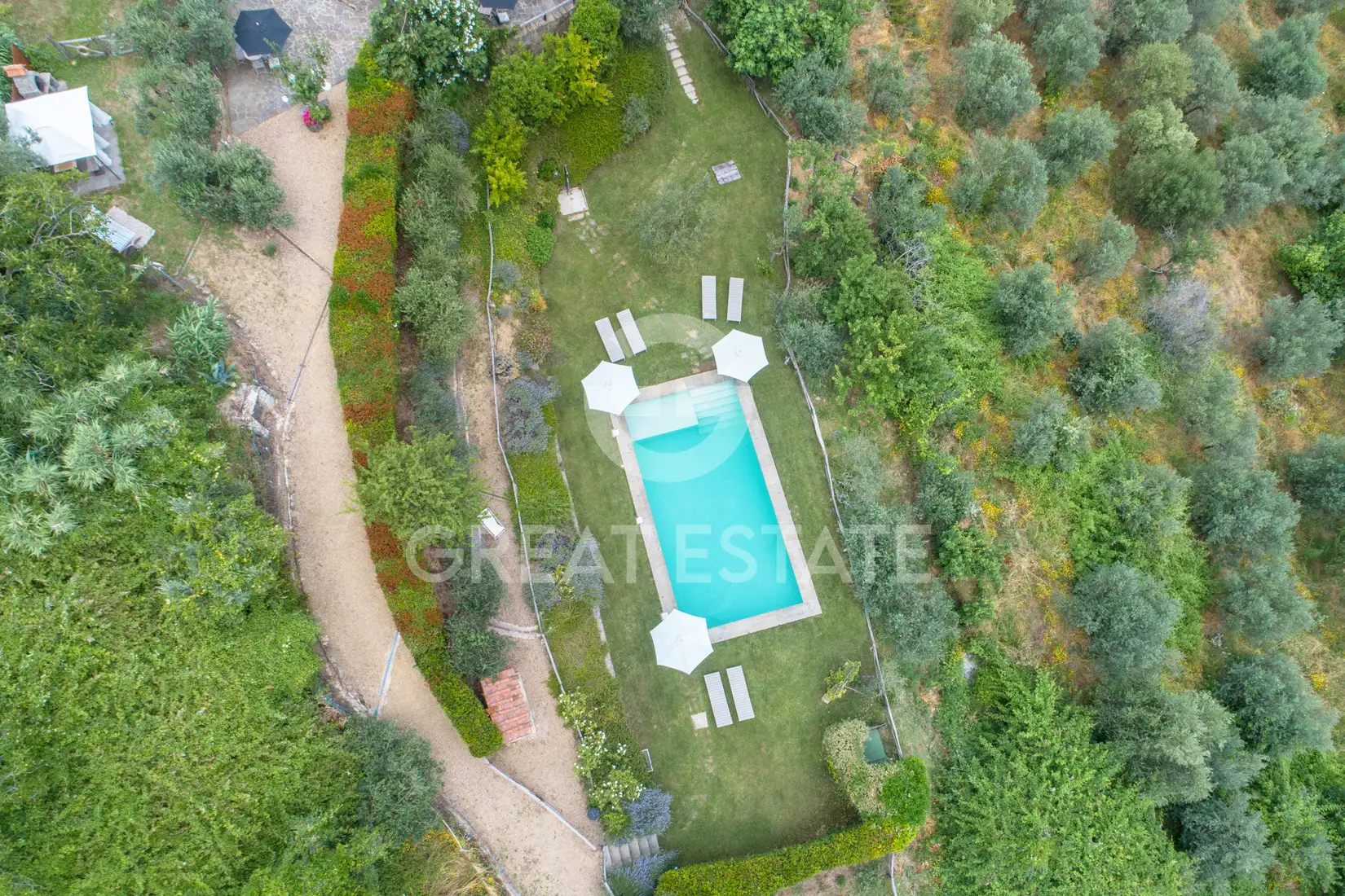House 320m² in Italy, Arezzo. Priced at 1200000€ rent photo-10