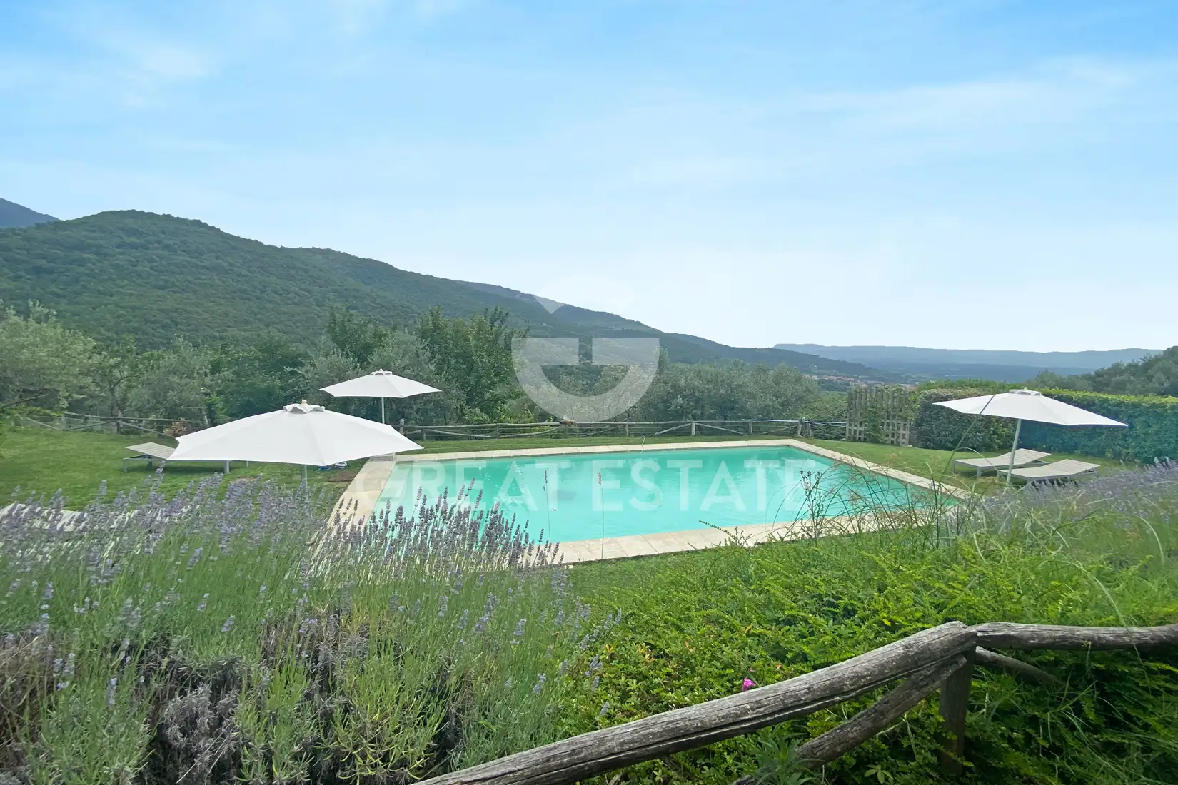 House 320m² in Italy, Arezzo. Priced at 1200000€ rent photo-11