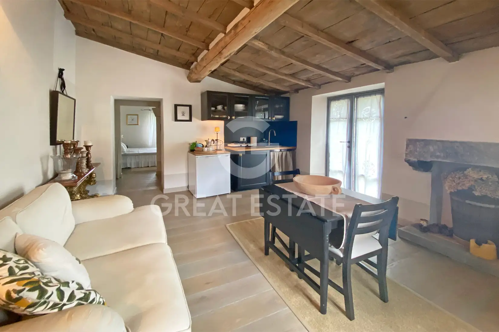 House 320m² in Italy, Arezzo. Priced at 1200000€ rent photo-13