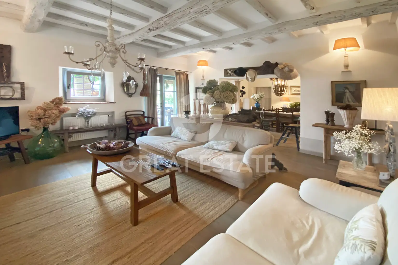 House 320m² in Italy, Arezzo. Priced at 1200000€ rent photo-15