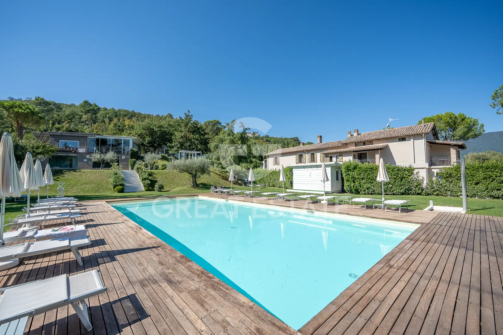 House 900m² in Italy, Perugia. Priced at 1350000€ rent photo-3