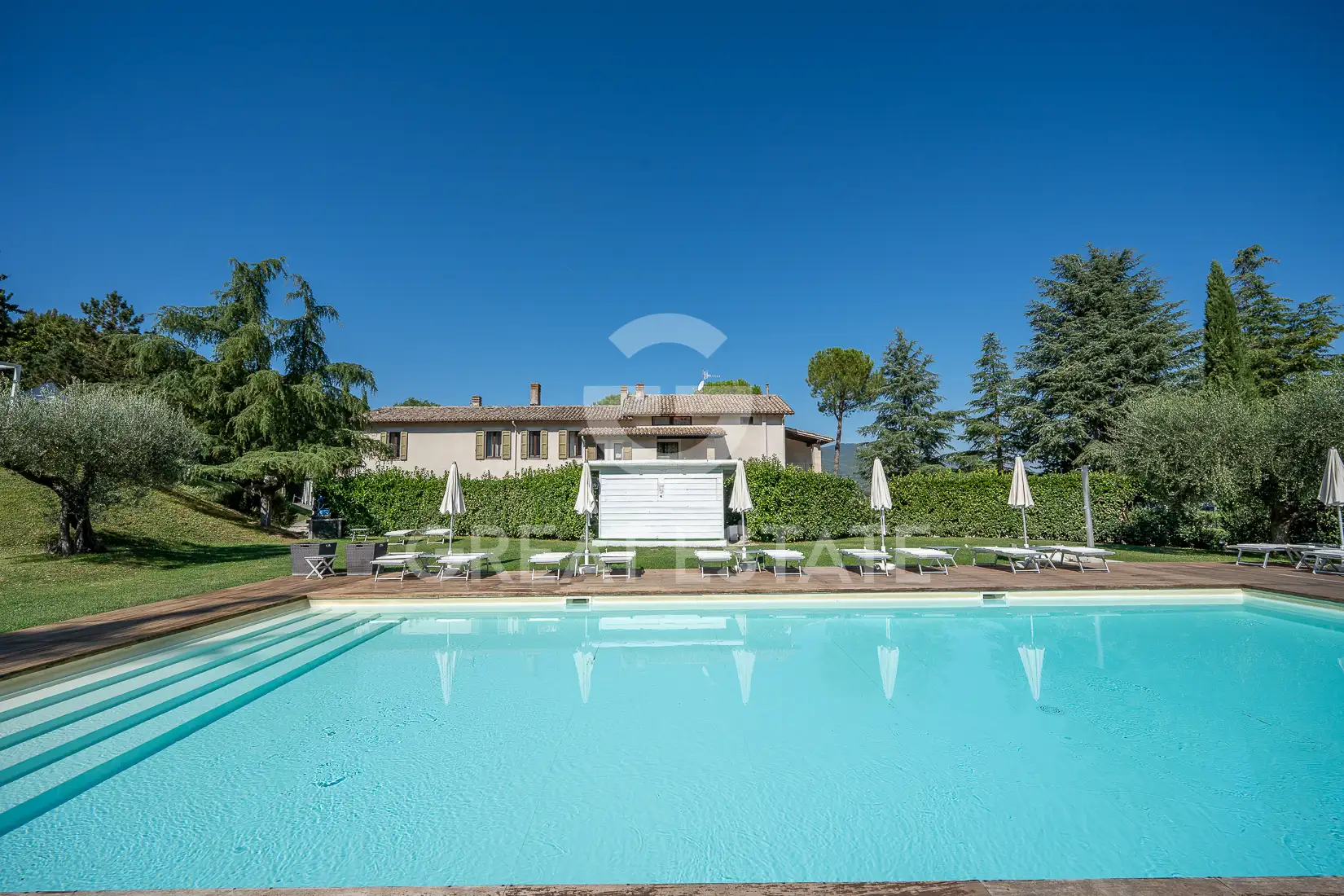 House 900m² in Italy, Perugia. Priced at 1350000€ rent photo-4