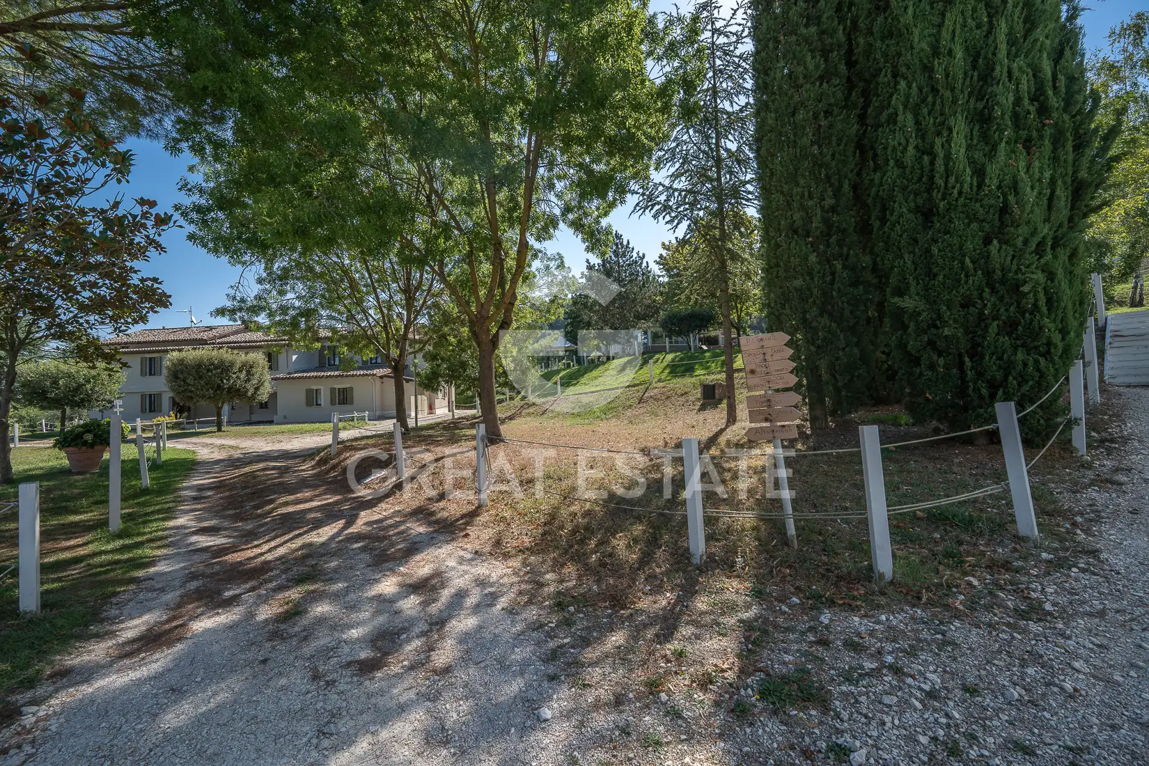 House 900m² in Italy, Perugia. Priced at 1350000€ rent photo-10