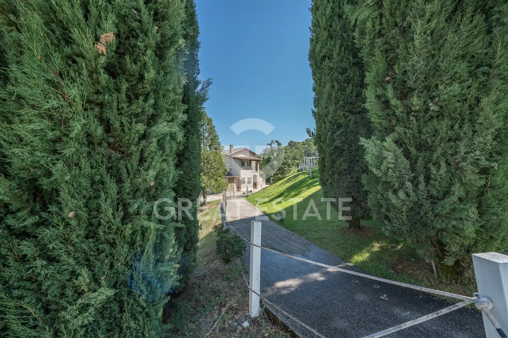 House 900m² in Italy, Perugia. Priced at 1350000€ rent photo-13