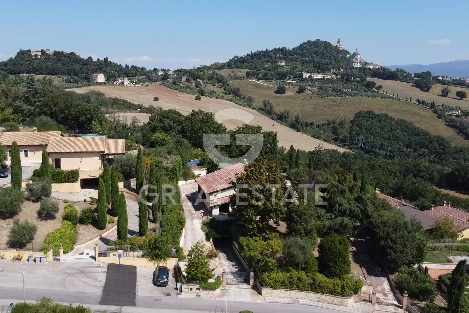 Villa 838m² in Italy, Perugia. Priced at 950000€ rent photo-2