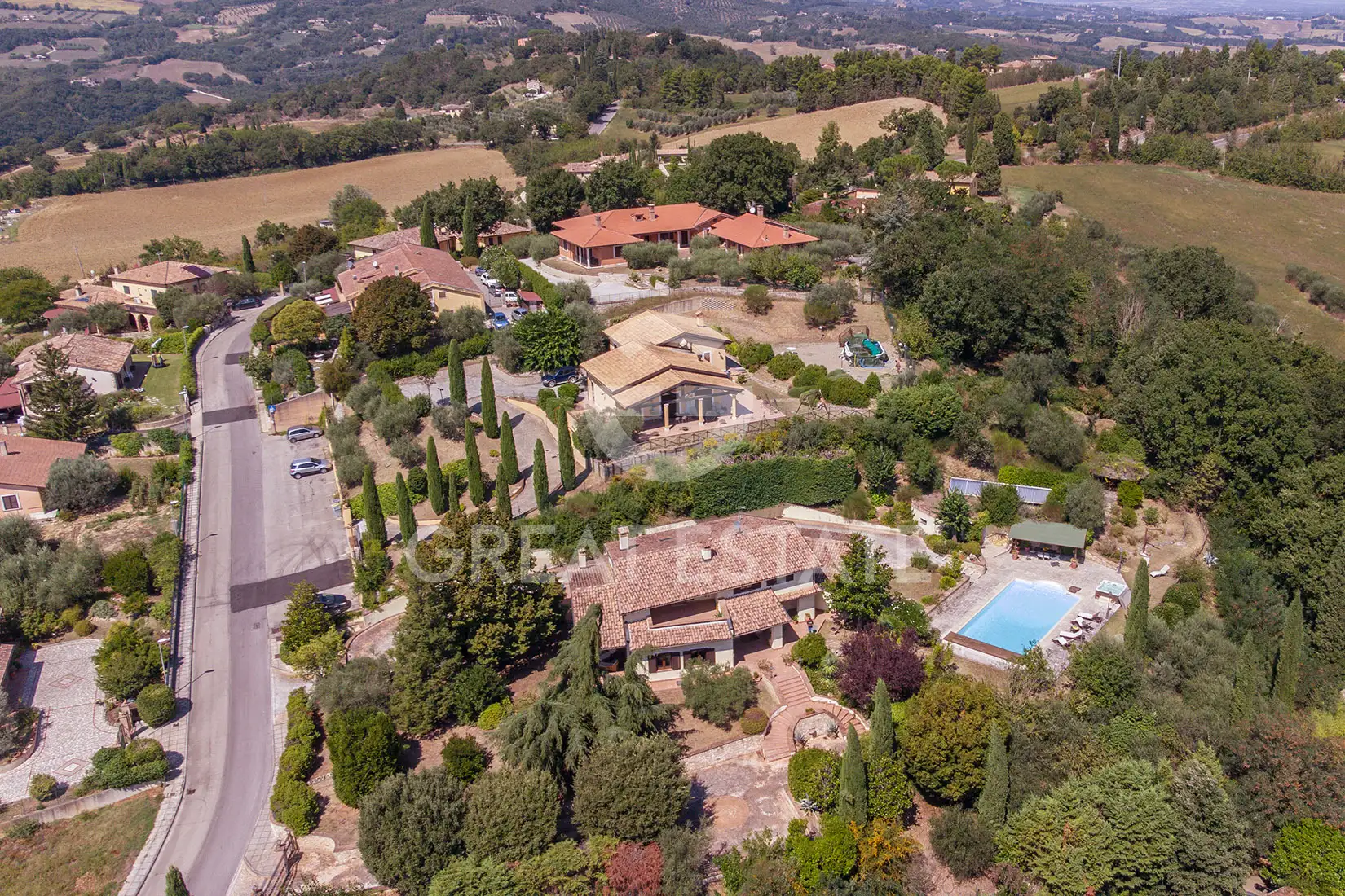 Villa 838m² in Italy, Perugia. Priced at 950000€ rent photo-4