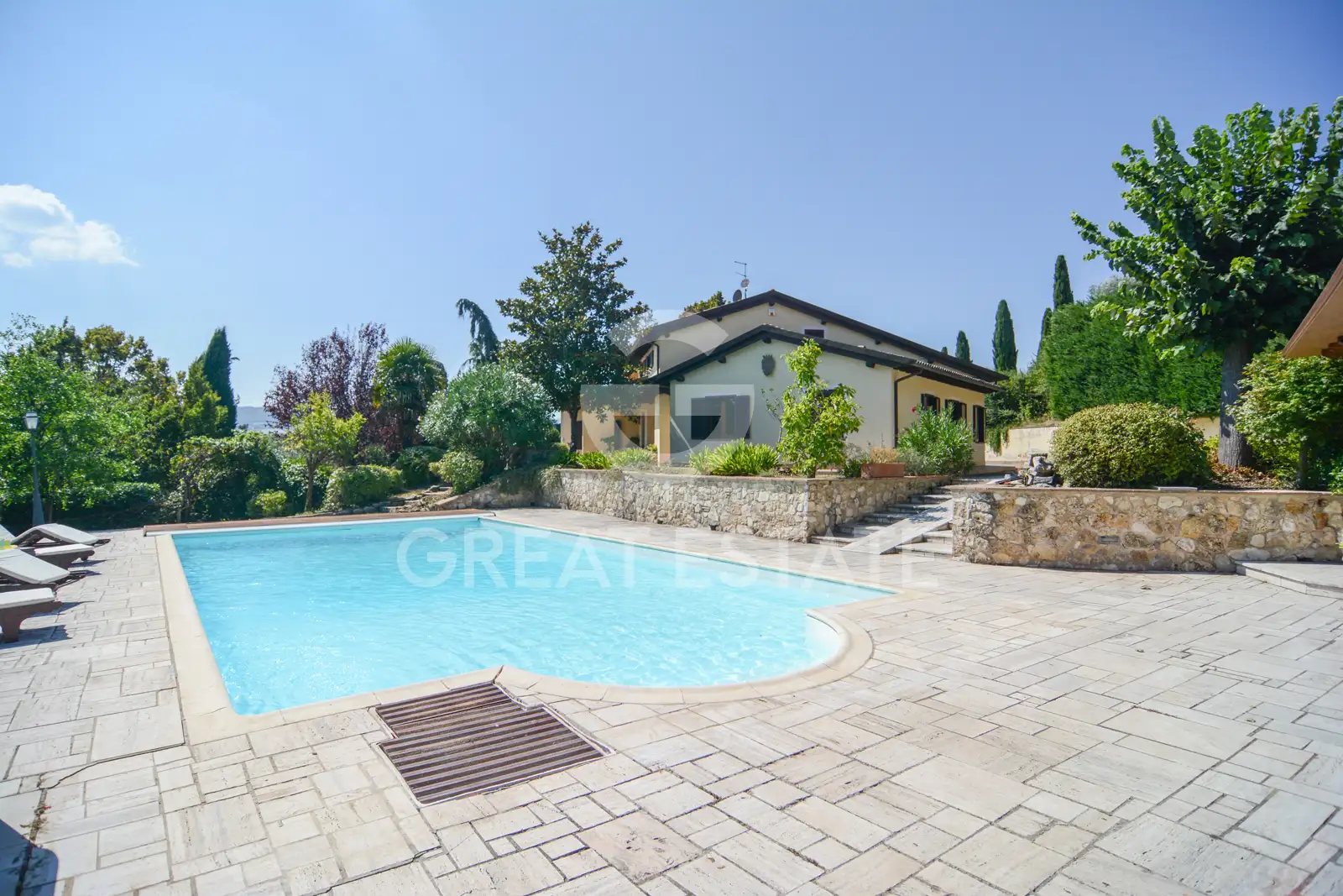 Villa 838m² in Italy, Perugia. Priced at 950000€ rent photo-5