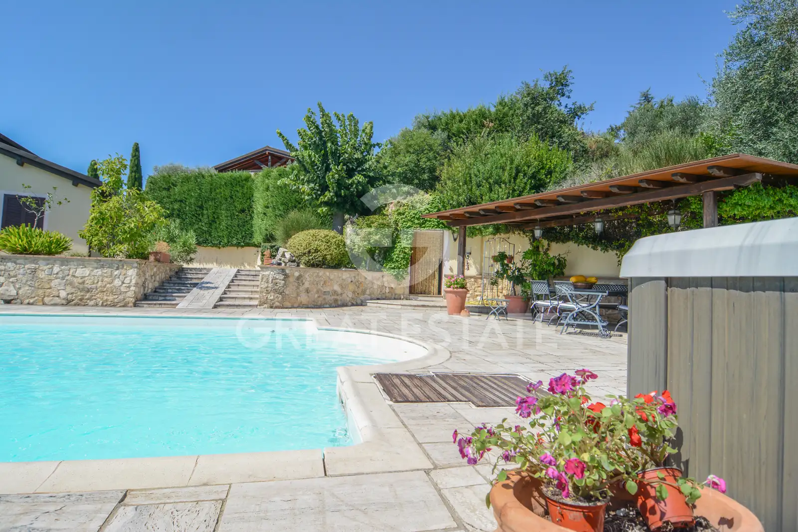 Villa 838m² in Italy, Perugia. Priced at 950000€ rent photo-8