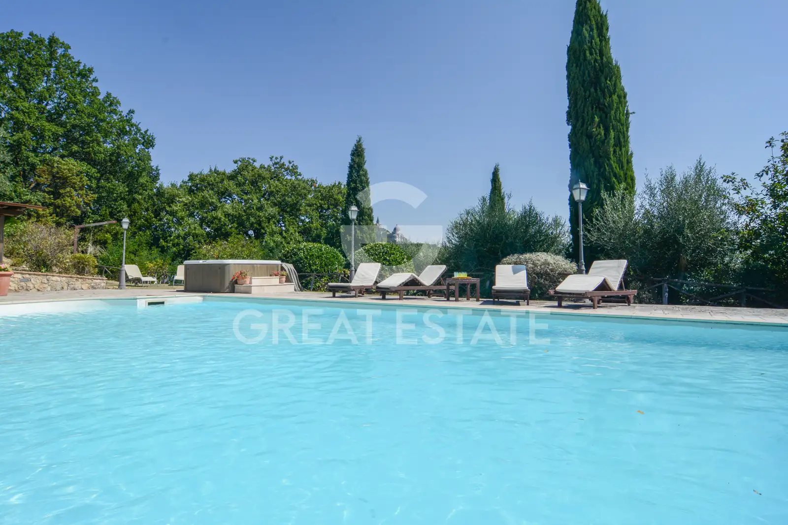 Villa 838m² in Italy, Perugia. Priced at 950000€ rent photo-12
